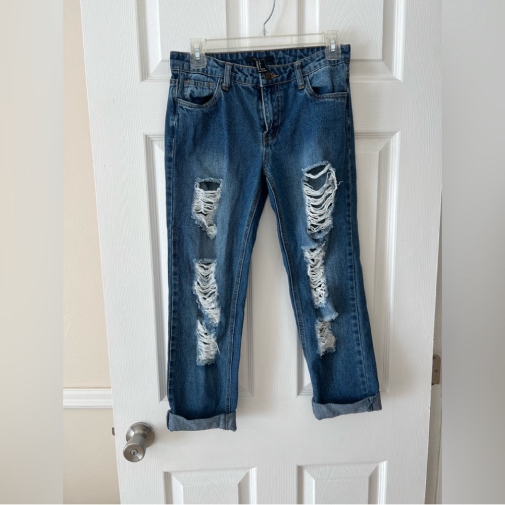 FOREVER 21 Blue Cropped Distressed Jeans Size S